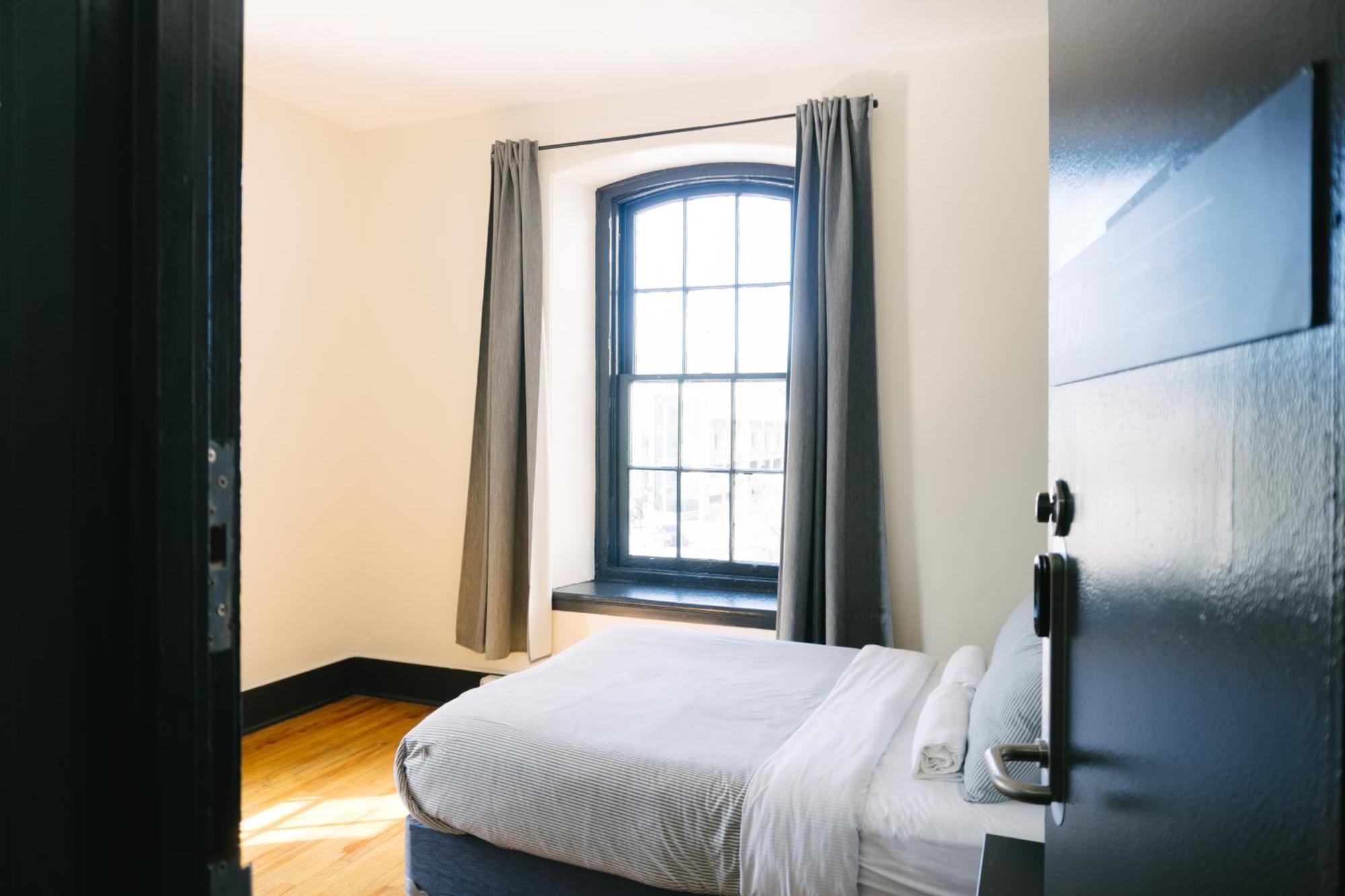 Saintlo Ottawa Jail Hostel Bagian luar foto