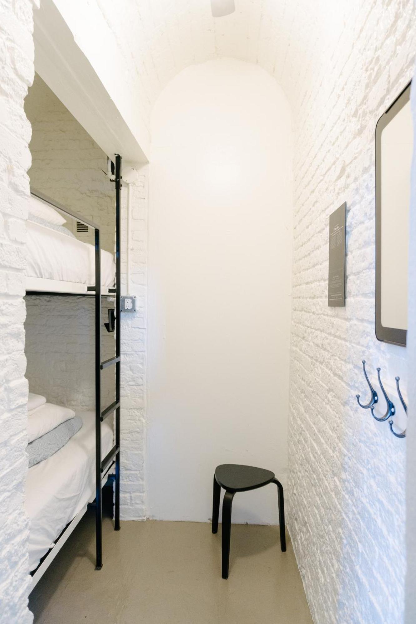Saintlo Ottawa Jail Hostel Bagian luar foto