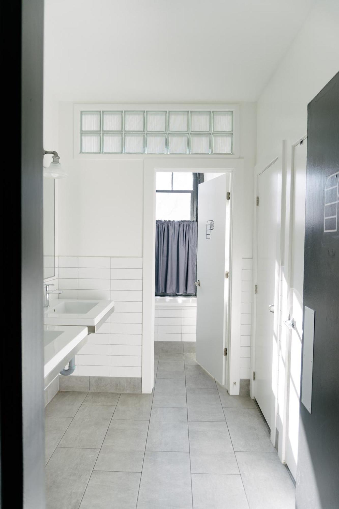 Saintlo Ottawa Jail Hostel Bagian luar foto